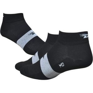 imageDEFEET  Aireator 1quot Ankle Sock  Cycling Riding and Everyday SockBlackWhite
